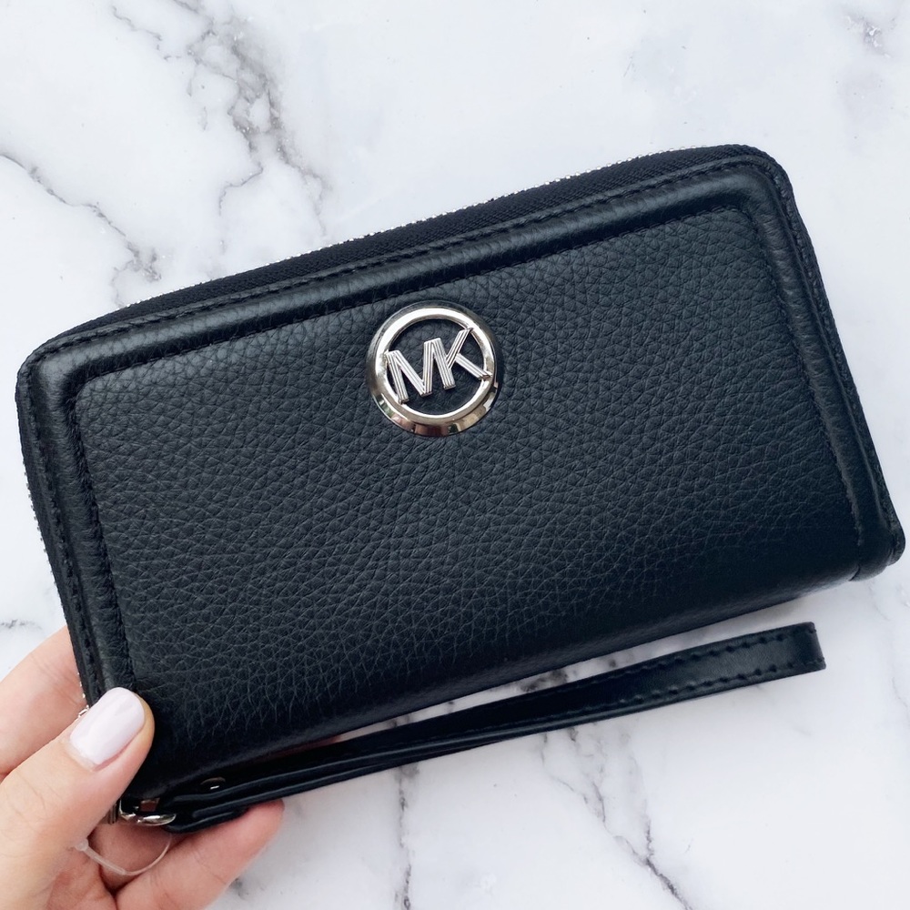 SALE‼️‼️Michael Kors Jet Set Wallet Phone Wristlet - Picture 2 of 8